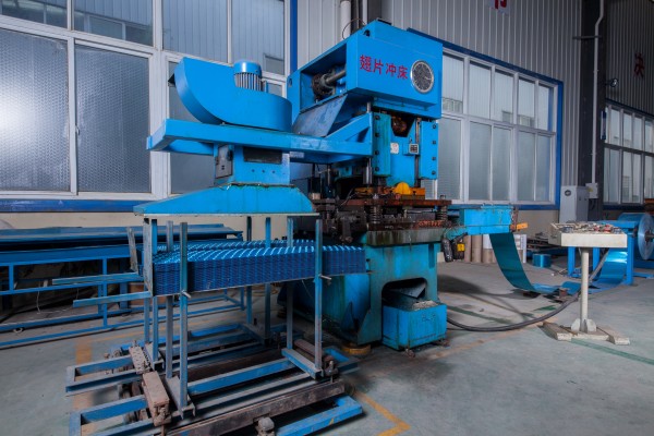 Fully automatic fin punch press